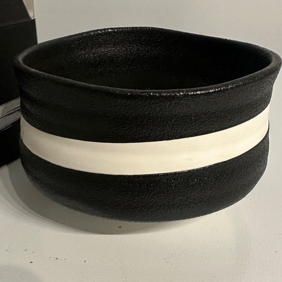 Nib Davids tea matcha bowl. Black and white 18 oz, 532 ml - Picture 5 of 5
